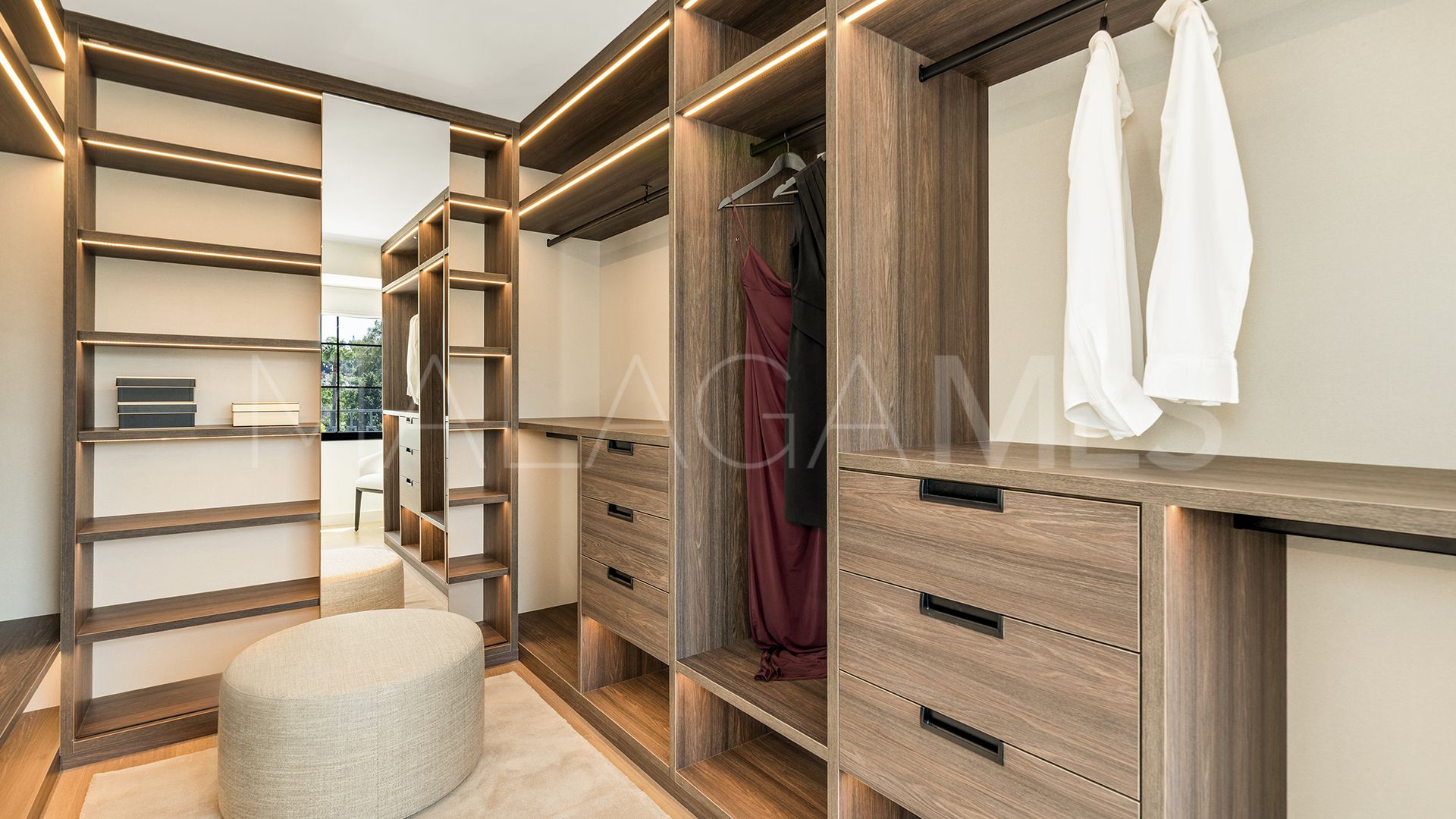 For sale villa in Nueva Andalucia with 6 bedrooms