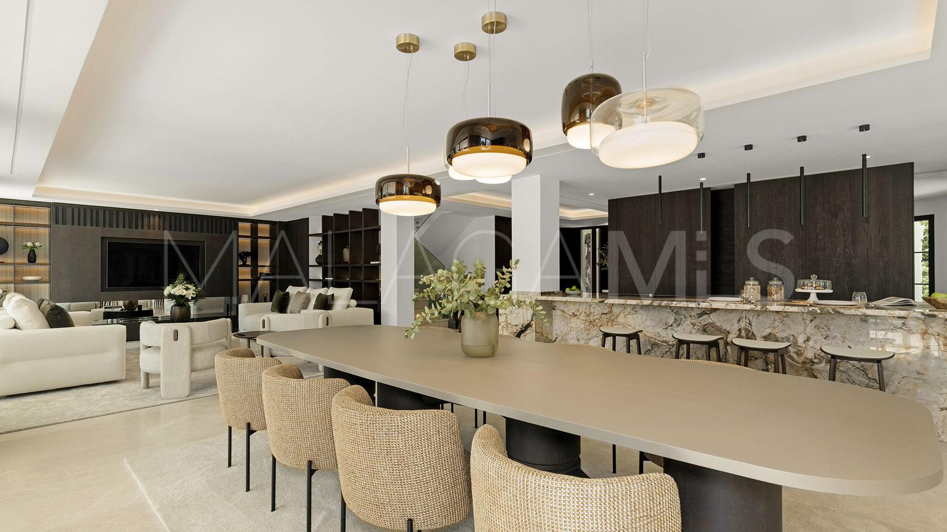 For sale villa in Nueva Andalucia with 6 bedrooms