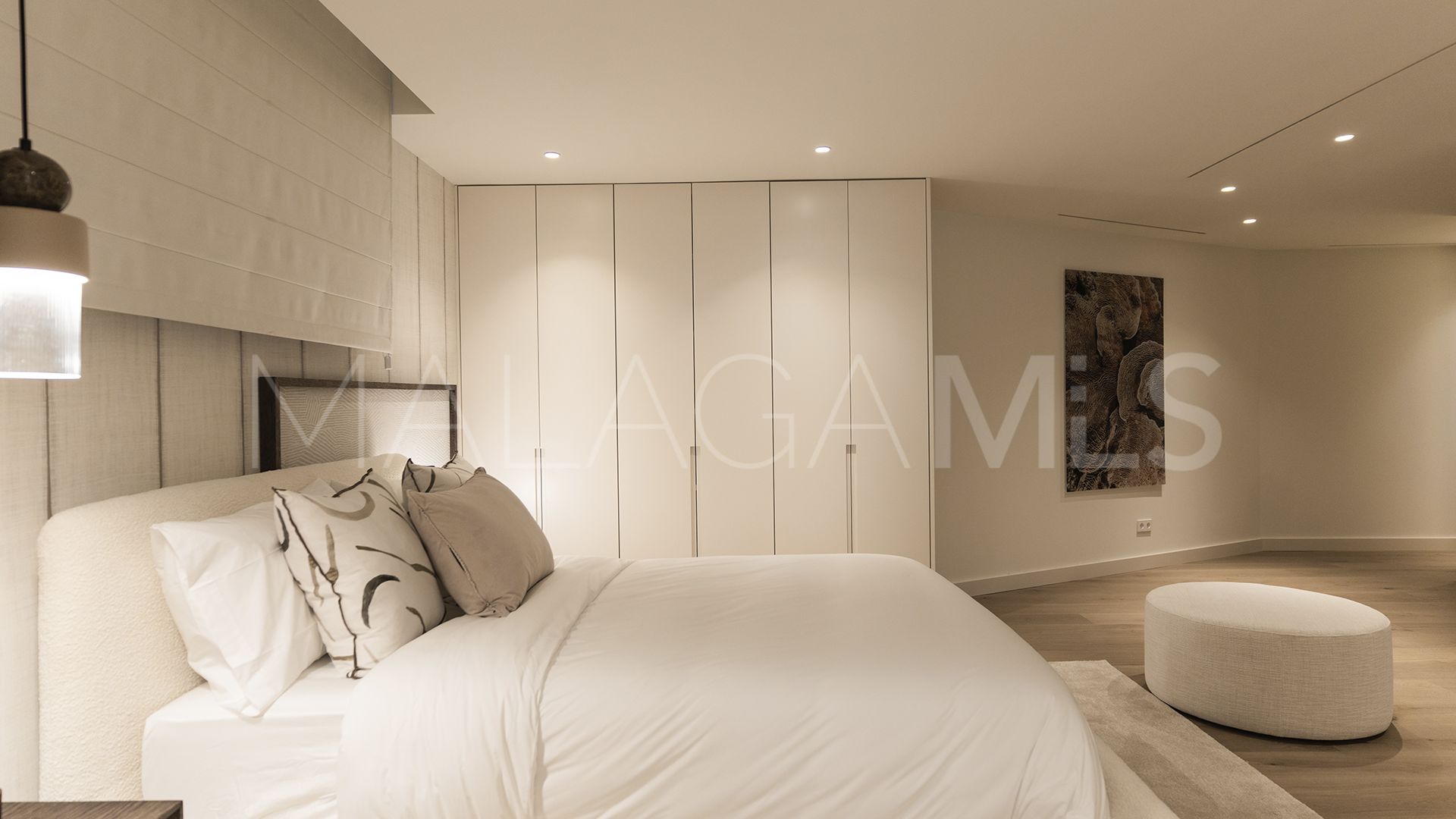 For sale villa in Nueva Andalucia with 6 bedrooms