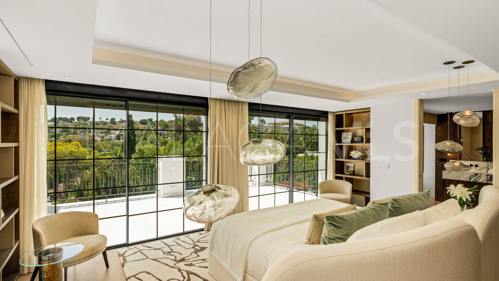 For sale villa in Nueva Andalucia with 6 bedrooms