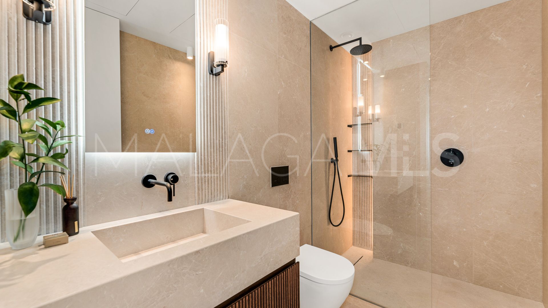 For sale villa in Nueva Andalucia with 6 bedrooms