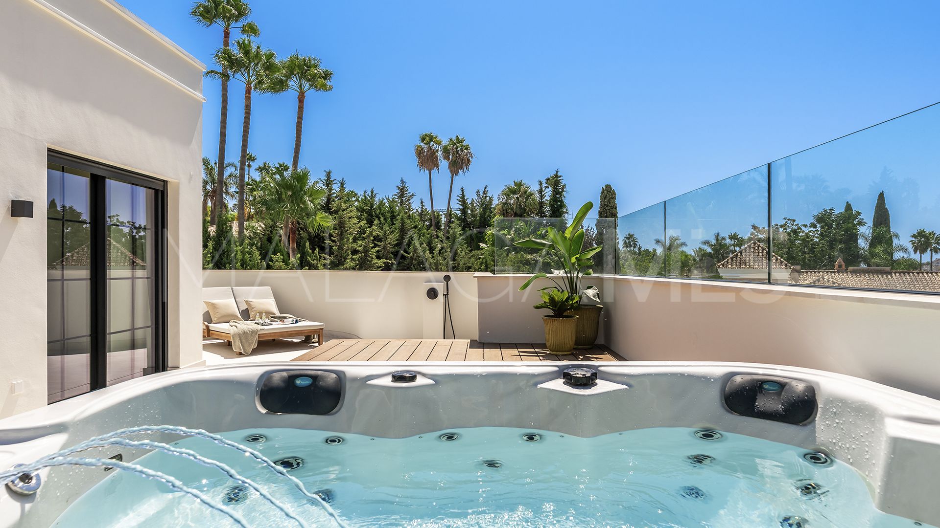 For sale villa in Nueva Andalucia with 6 bedrooms