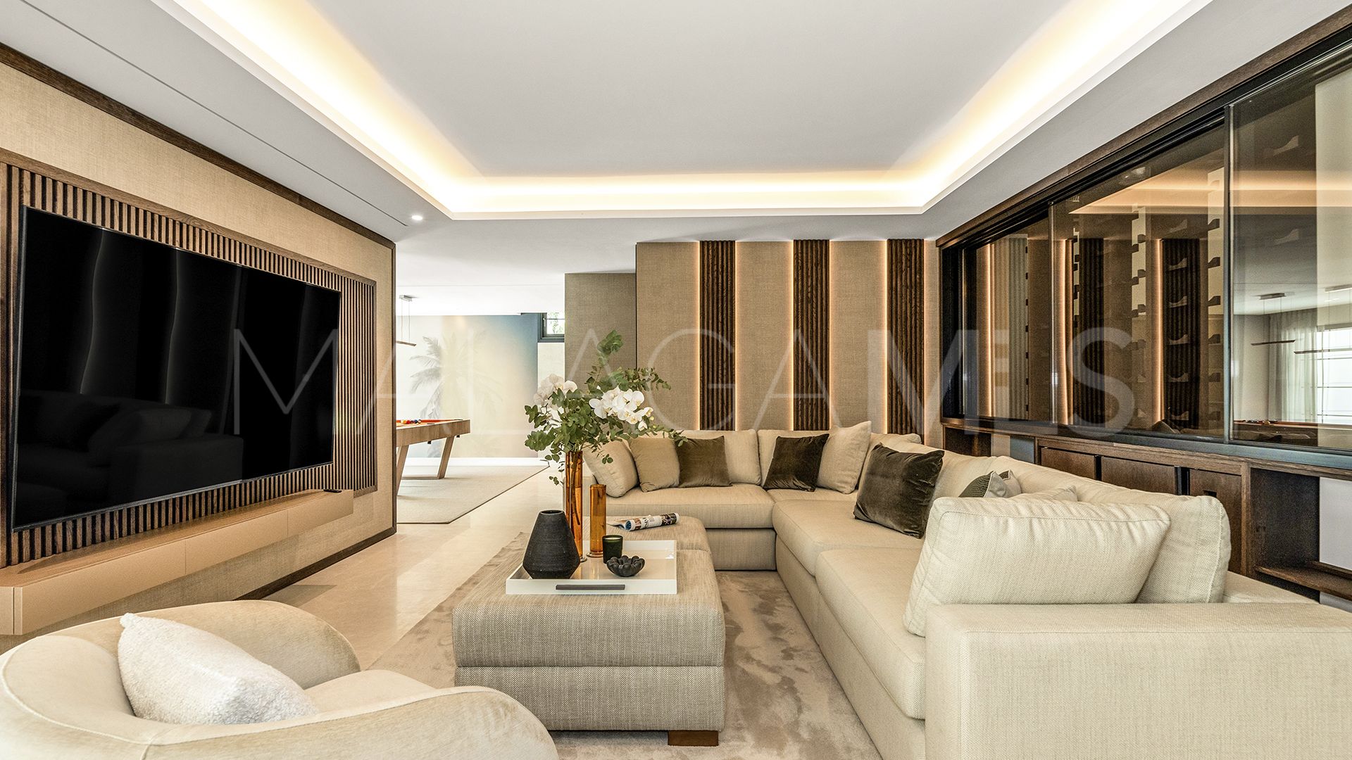 For sale villa in Nueva Andalucia with 6 bedrooms