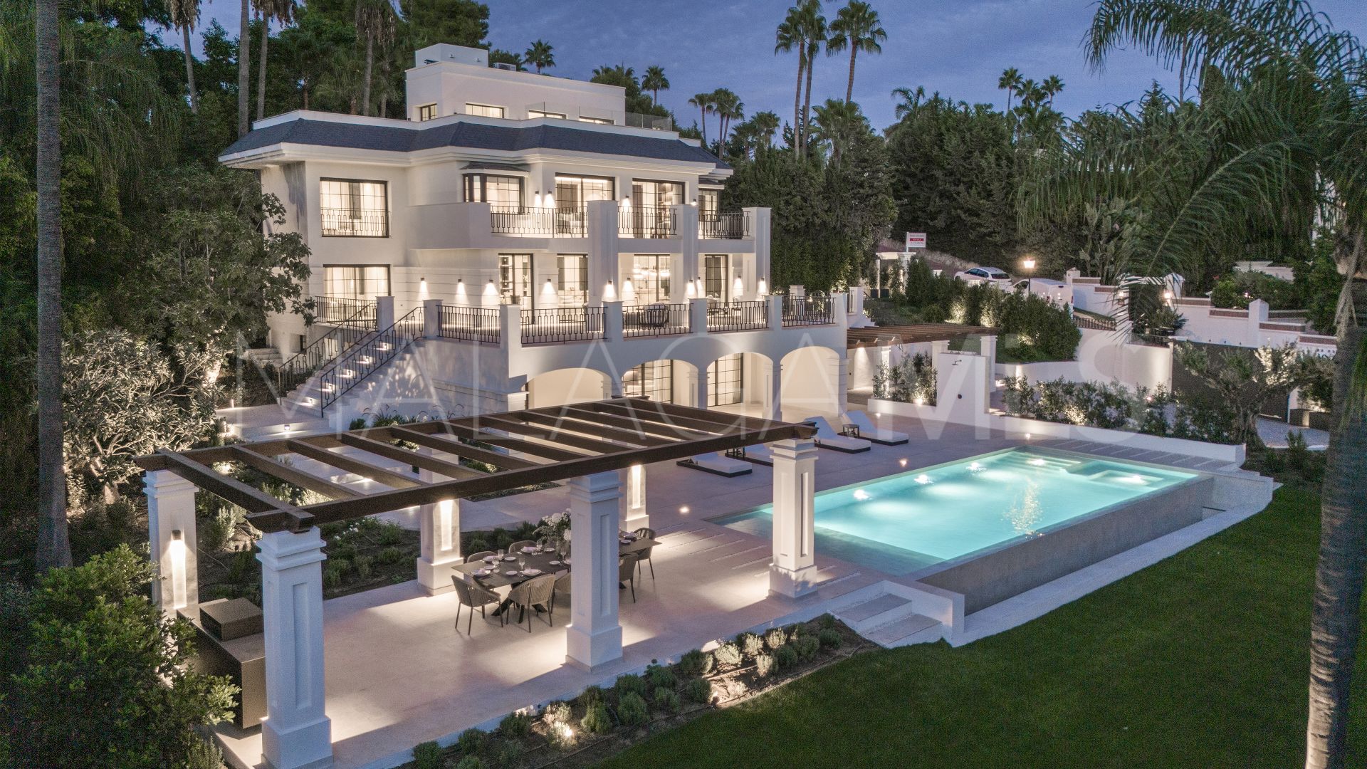 For sale villa in Nueva Andalucia with 6 bedrooms