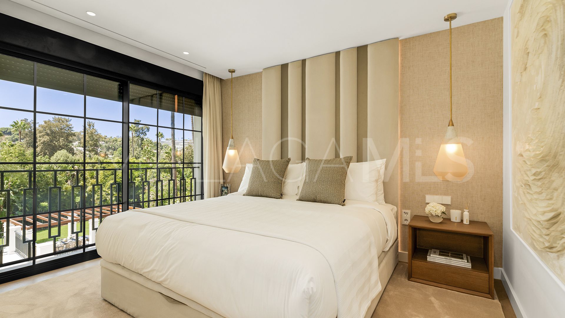 For sale villa in Nueva Andalucia with 6 bedrooms