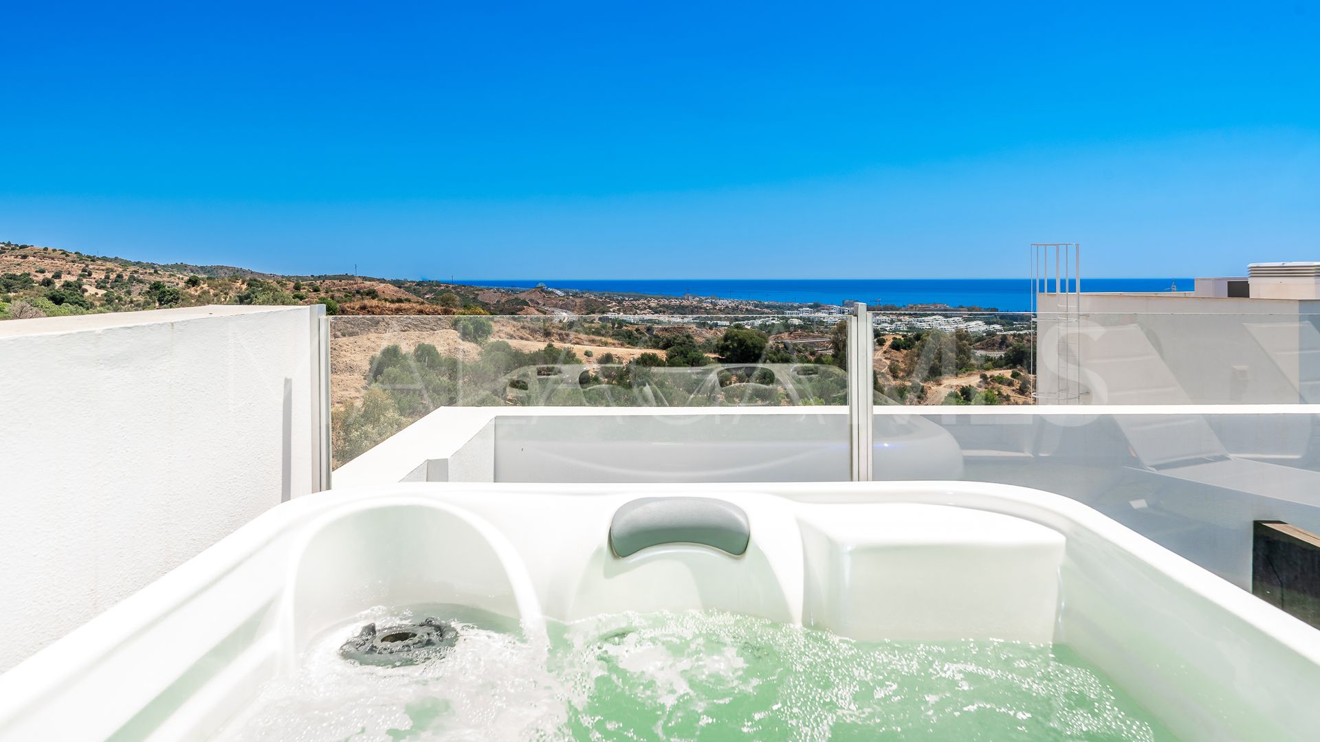 Se vende Ático with 3 bedrooms in Los Altos de los Monteros