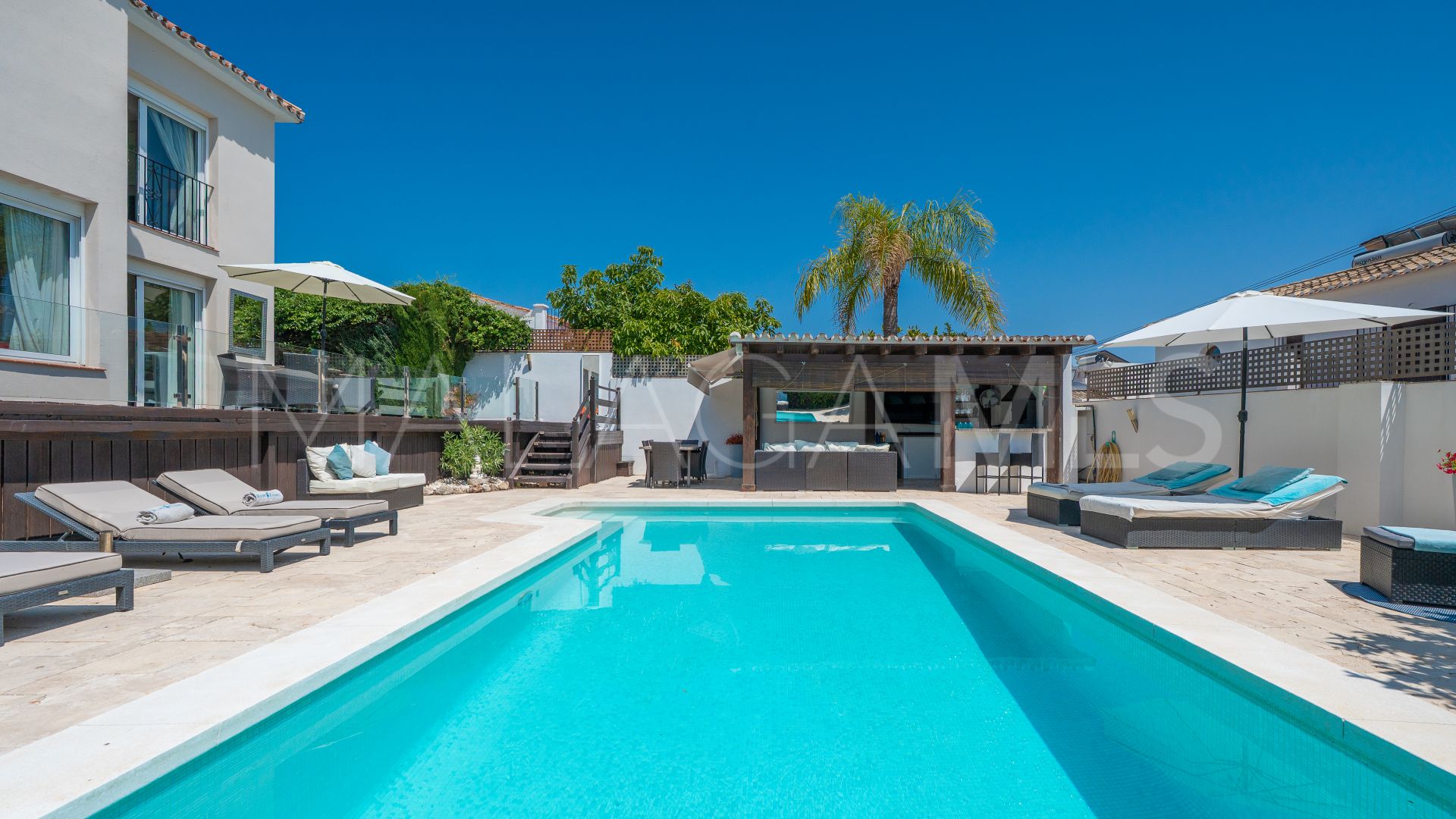Villa for sale with 6 bedrooms in Rio Real