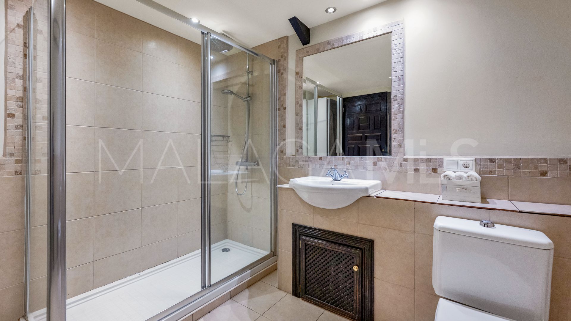 Villa for sale with 6 bedrooms in Rio Real