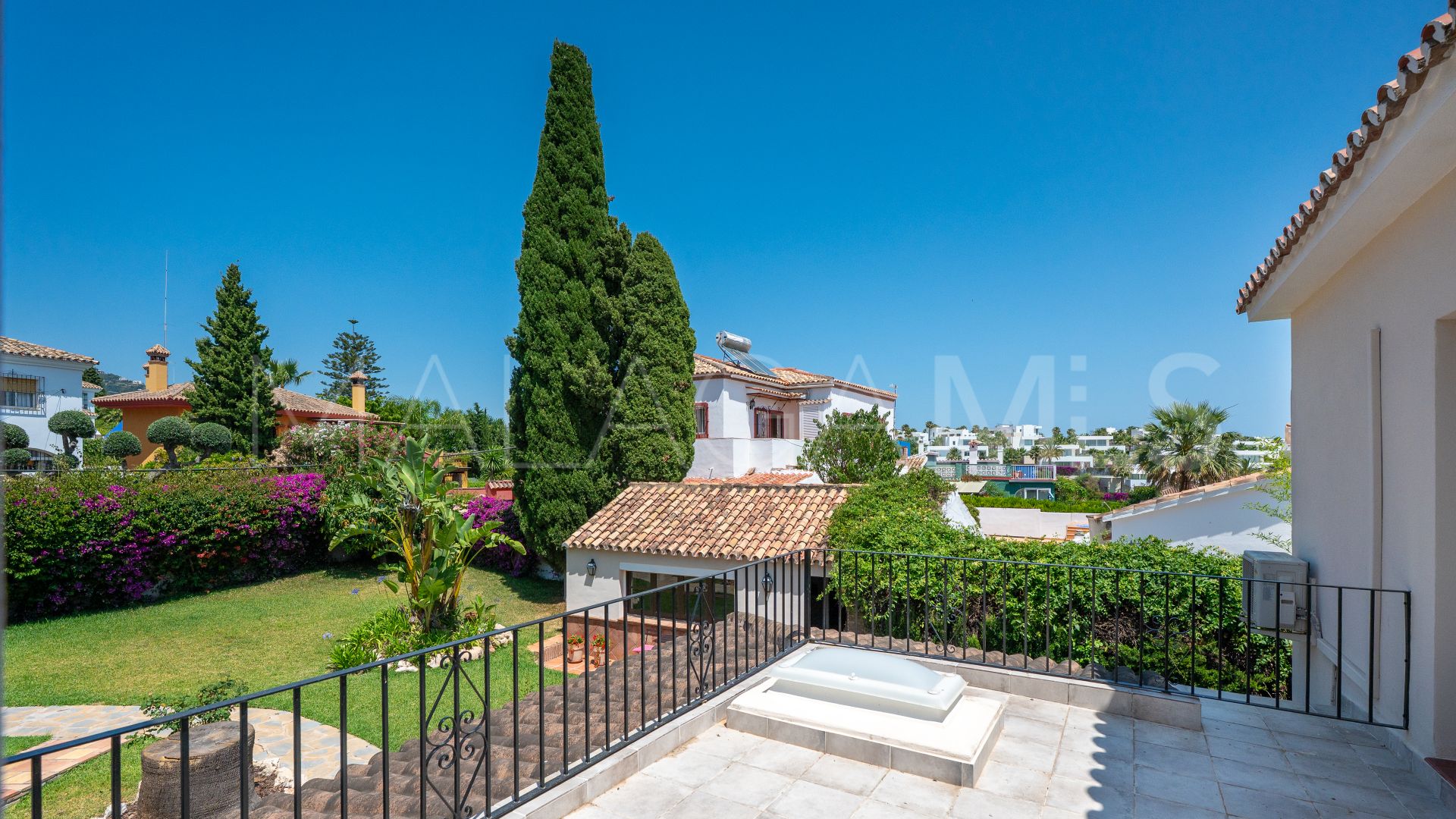 Villa for sale with 6 bedrooms in Rio Real