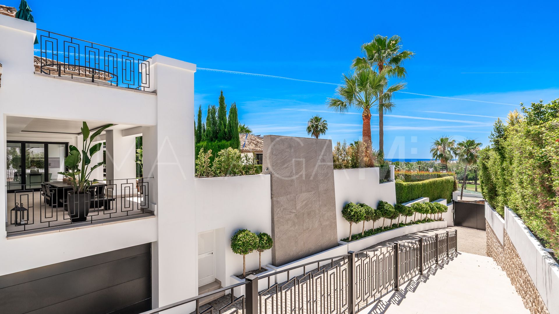 Villa for sale in Nueva Andalucia