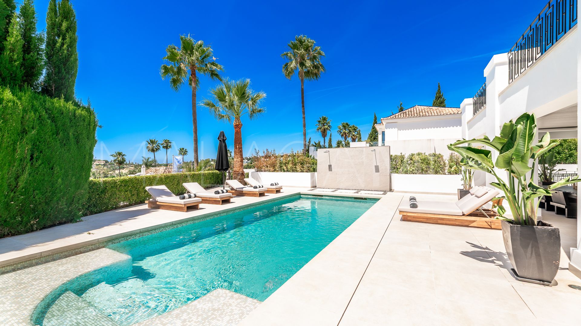 Villa for sale in Nueva Andalucia