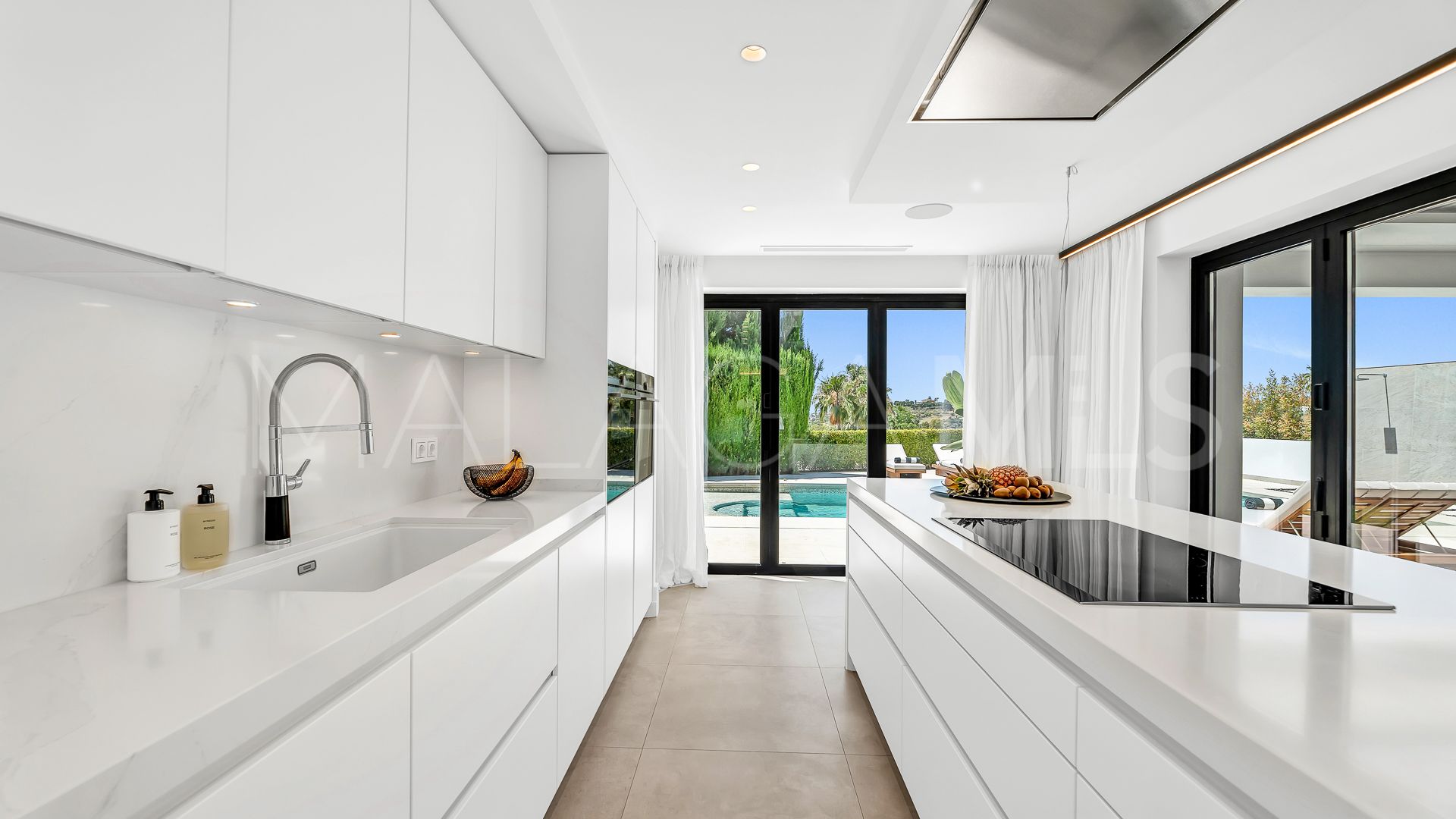 Villa for sale in Nueva Andalucia