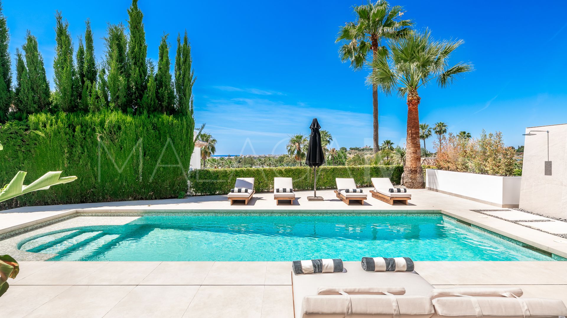 Villa for sale in Nueva Andalucia