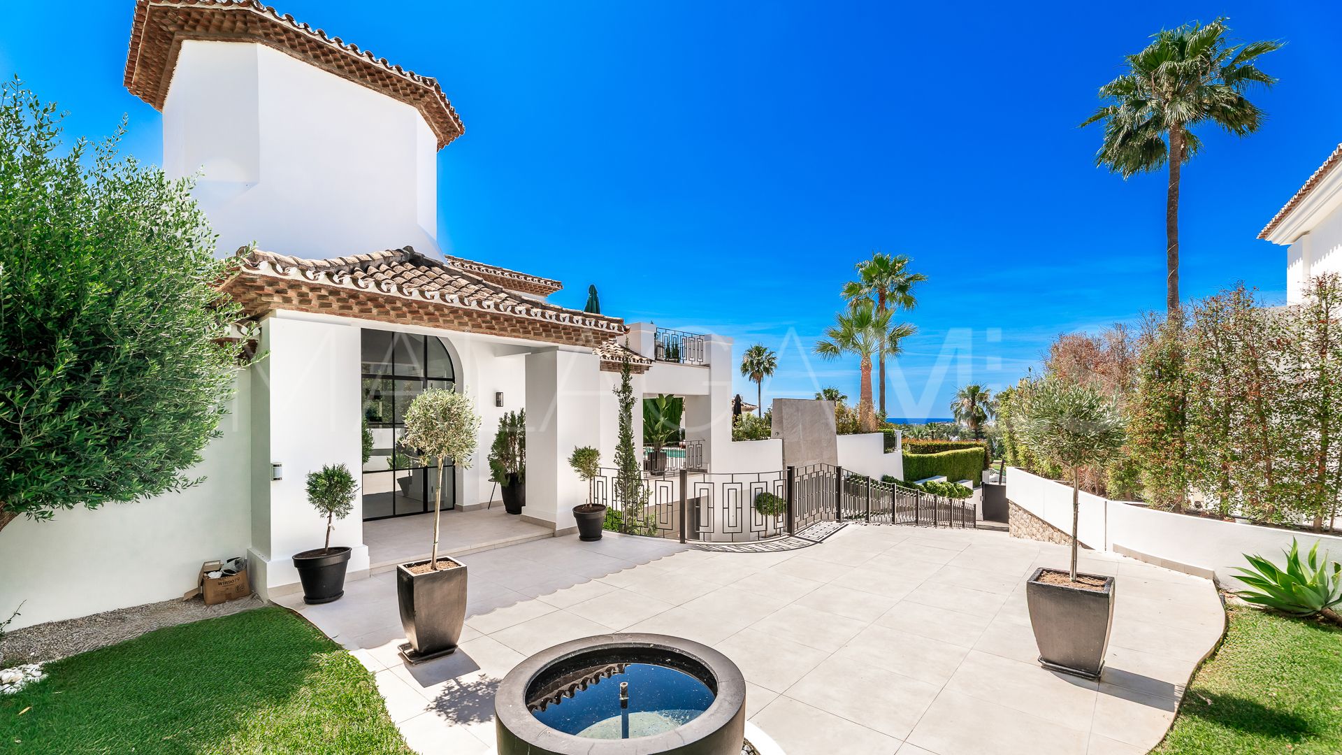 Villa for sale in Nueva Andalucia