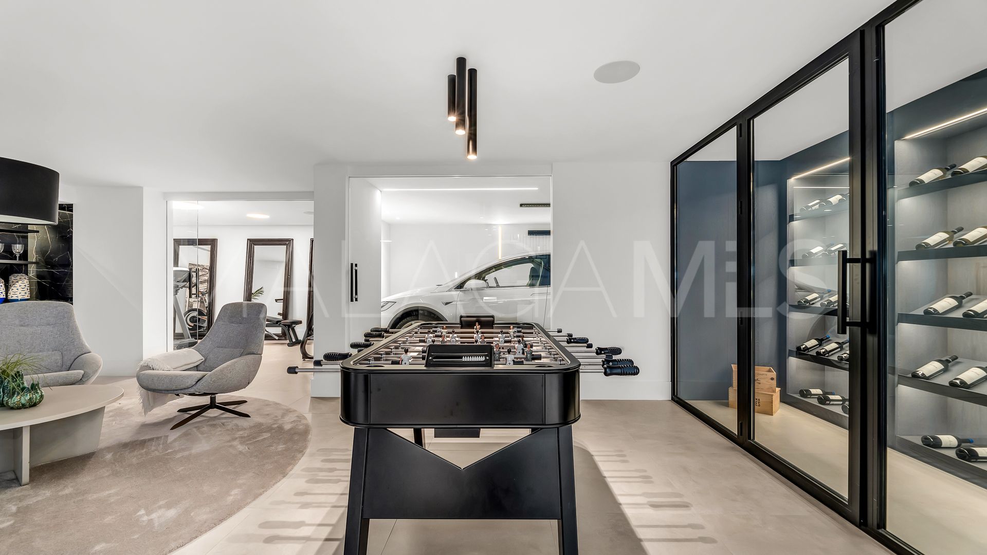 Villa for sale in Nueva Andalucia