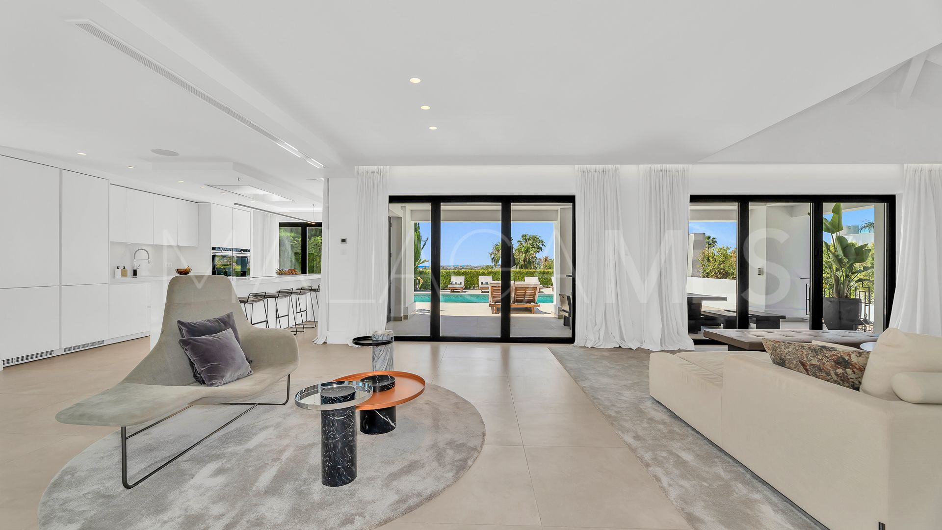 Villa for sale in Nueva Andalucia