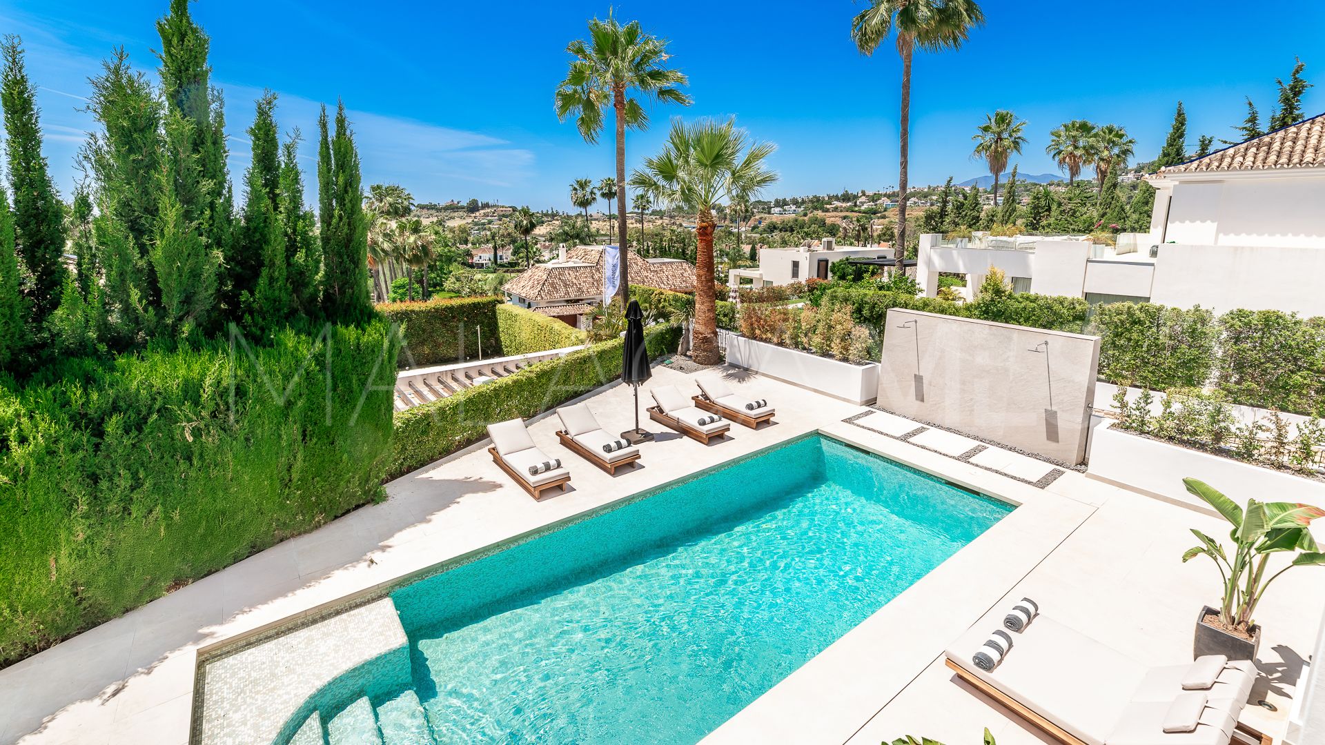 Villa for sale in Nueva Andalucia