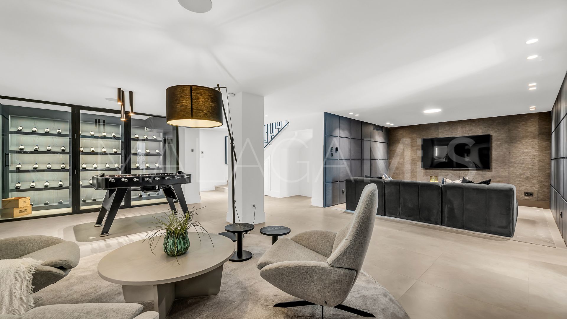 Villa for sale in Nueva Andalucia