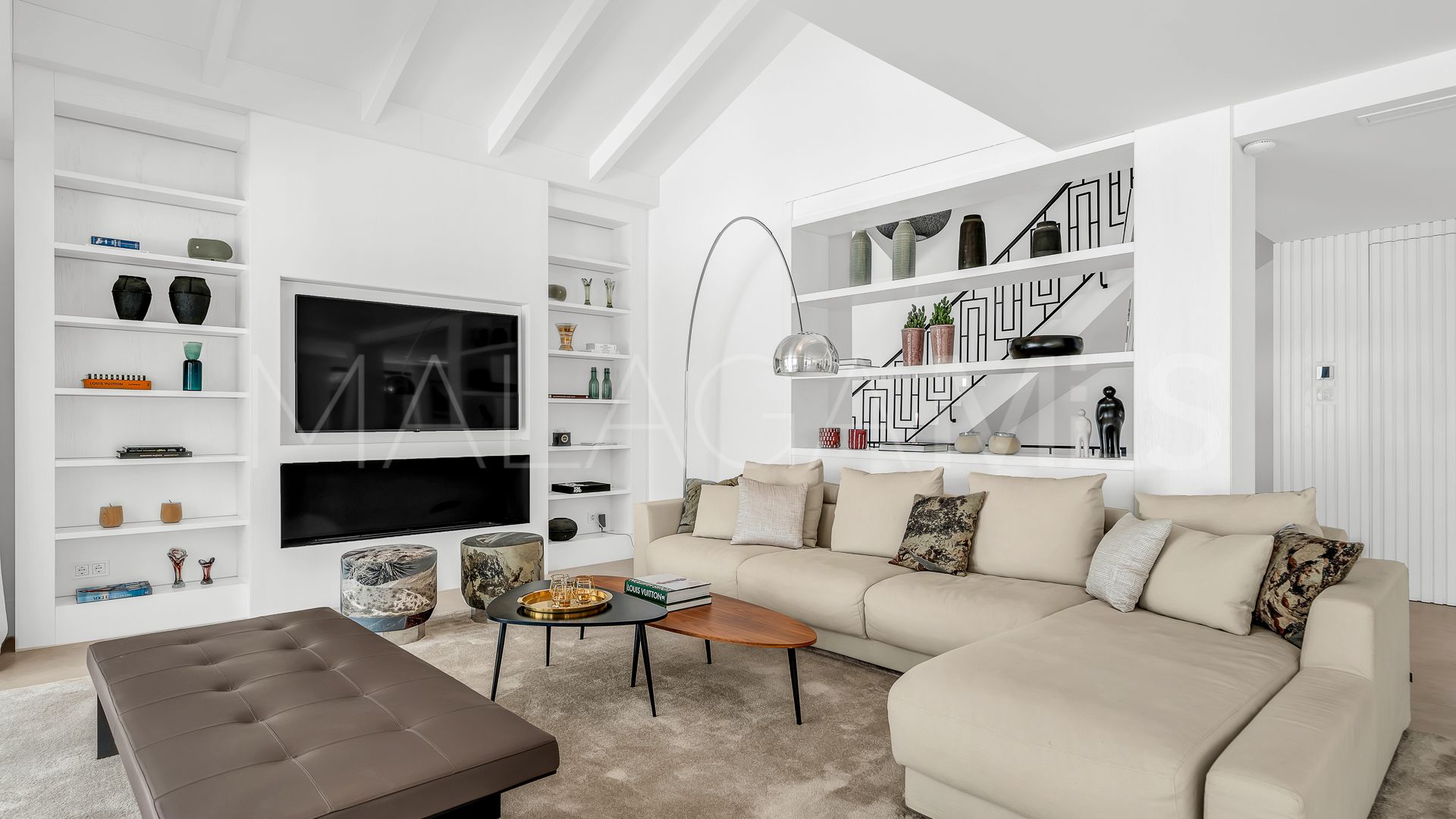Villa for sale in Nueva Andalucia
