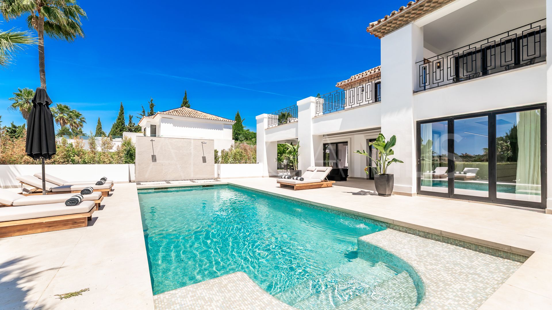 Villa for sale in Nueva Andalucia