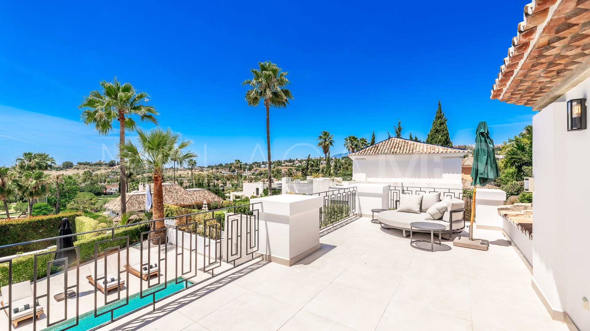 Villa for sale in Nueva Andalucia