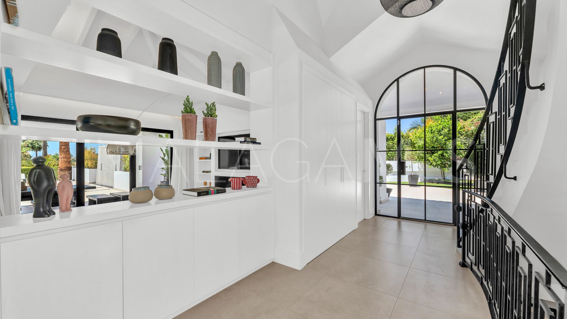 Villa for sale in Nueva Andalucia