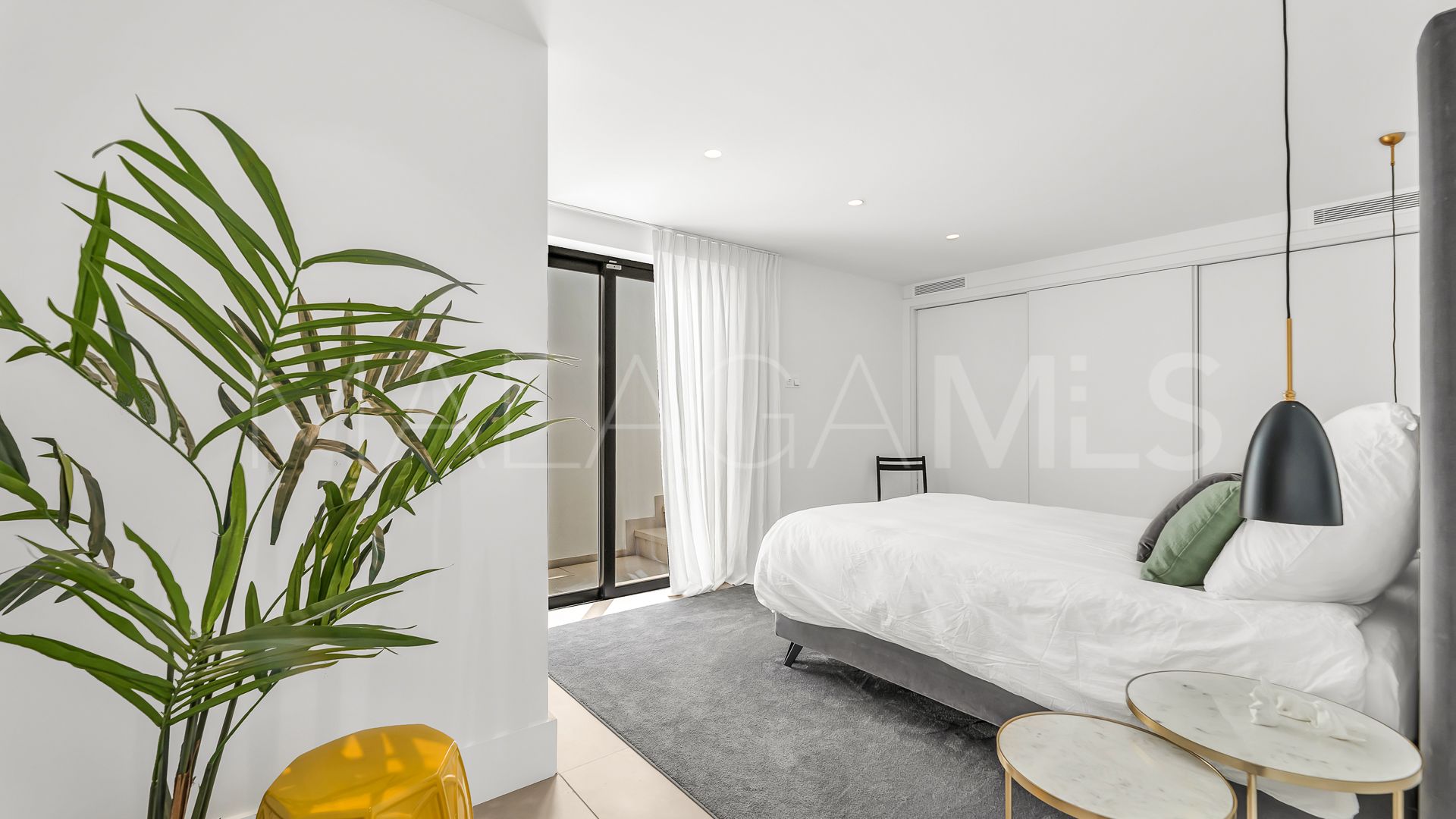 Villa for sale in Nueva Andalucia