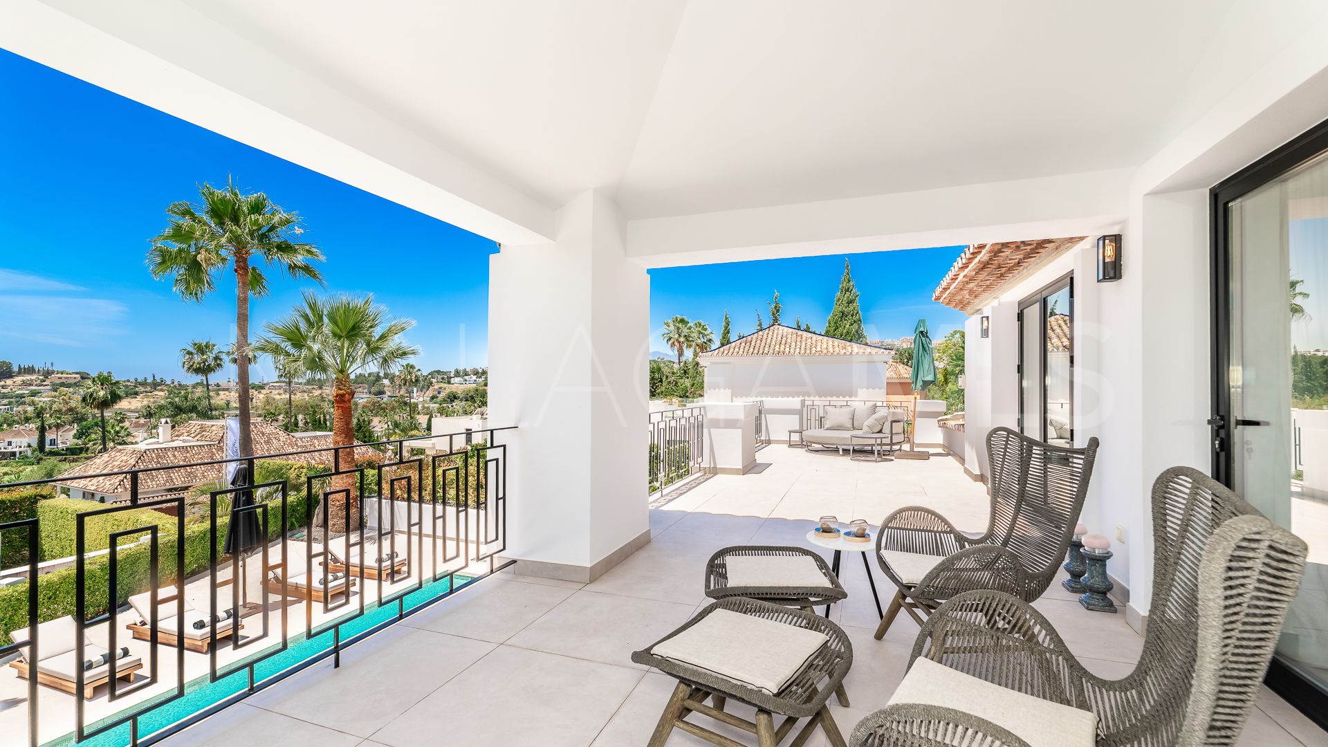 Villa for sale in Nueva Andalucia