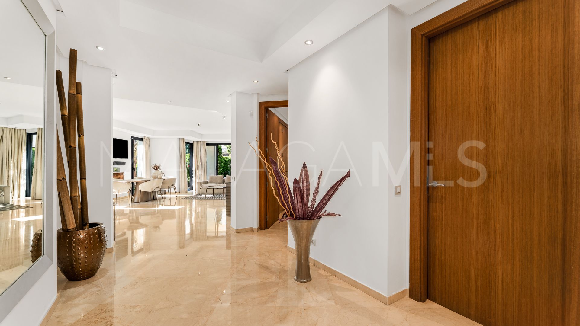 For sale ground floor apartment with 2 bedrooms in Marbella Golden Mile