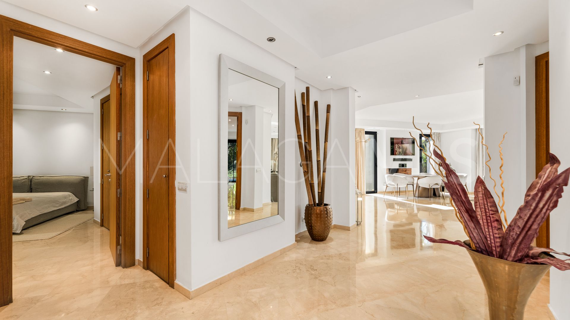 For sale ground floor apartment with 2 bedrooms in Marbella Golden Mile