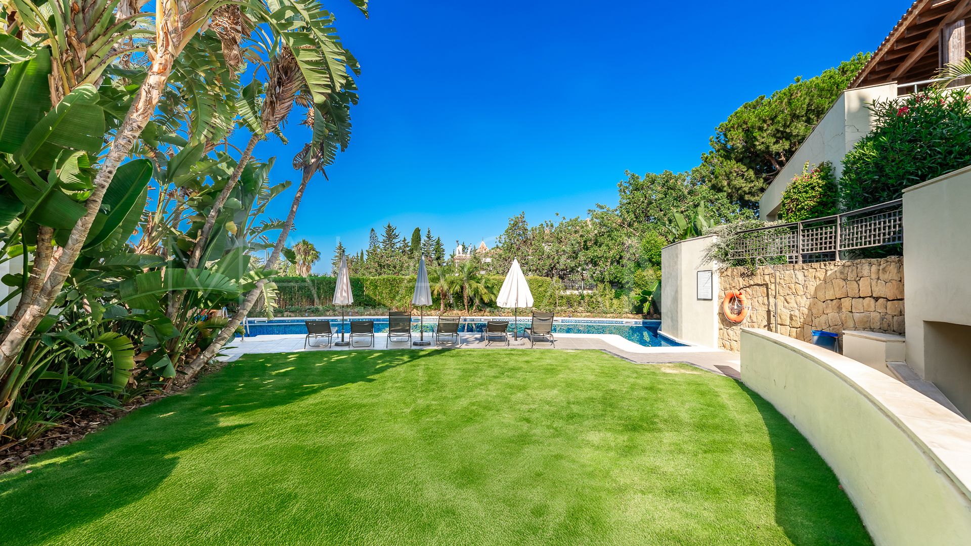 For sale ground floor apartment with 2 bedrooms in Marbella Golden Mile
