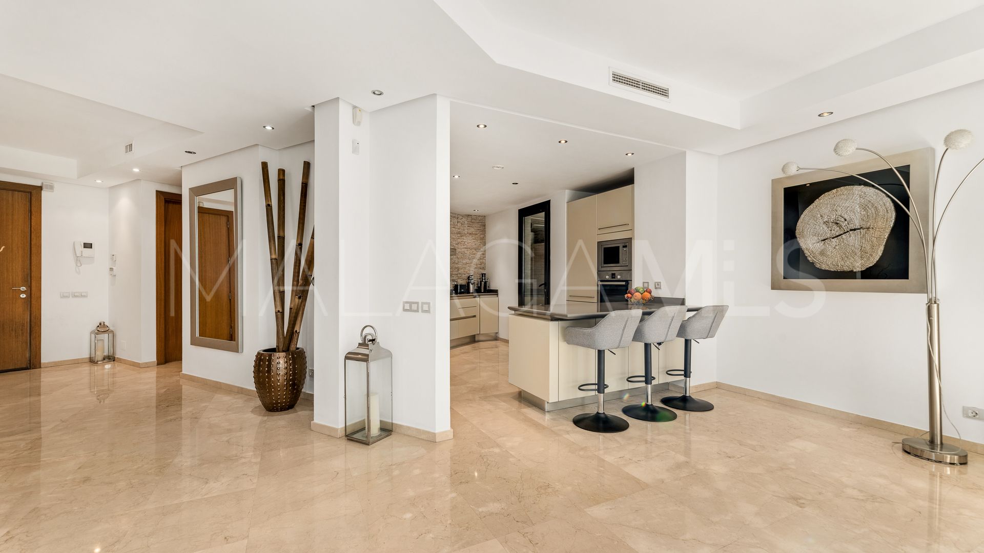 For sale ground floor apartment with 2 bedrooms in Marbella Golden Mile
