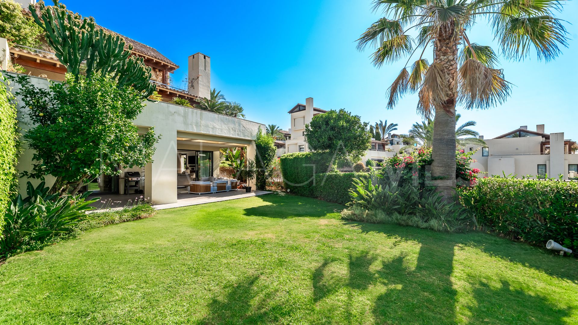 For sale ground floor apartment with 2 bedrooms in Marbella Golden Mile