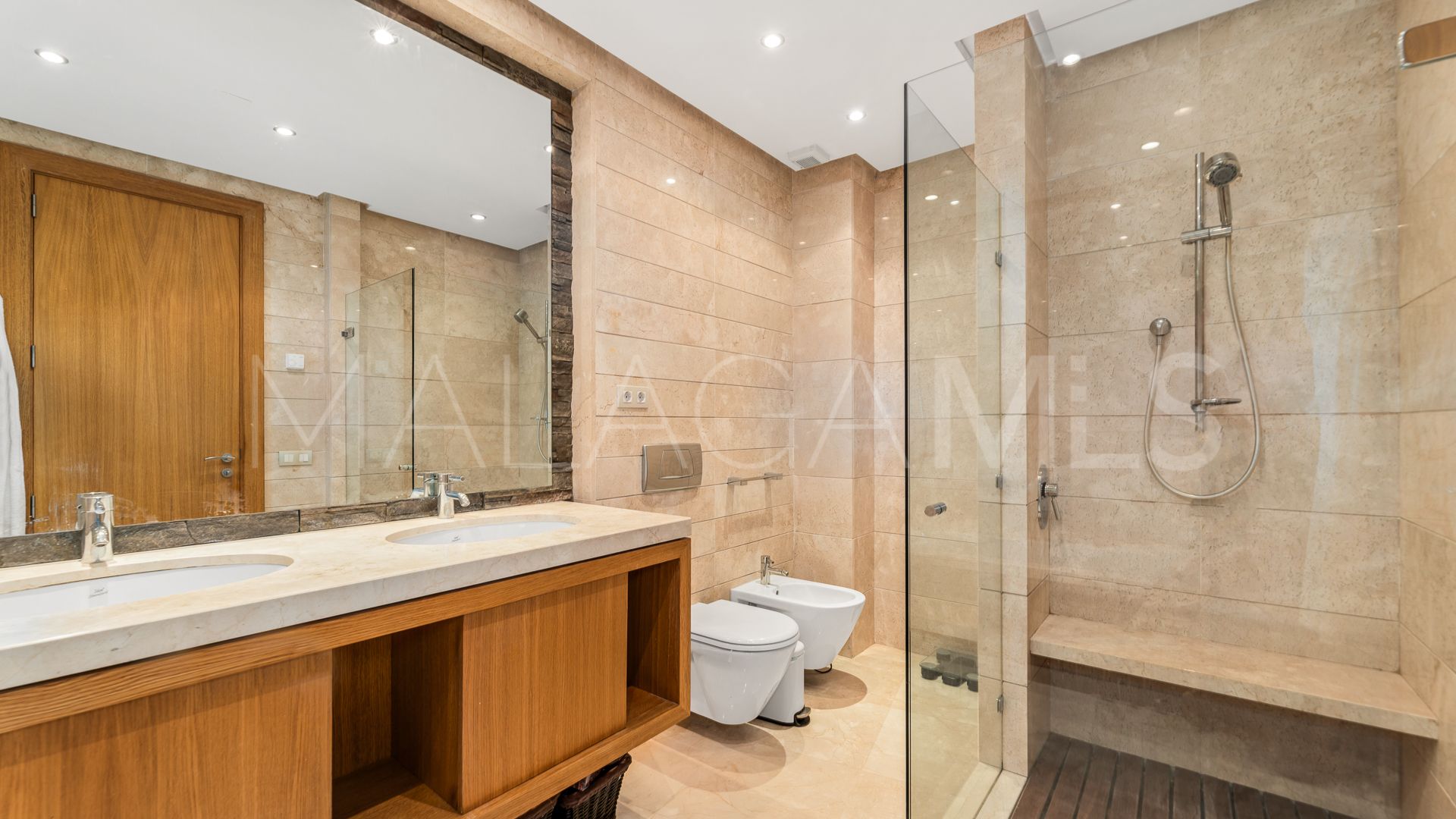 For sale ground floor apartment with 2 bedrooms in Marbella Golden Mile