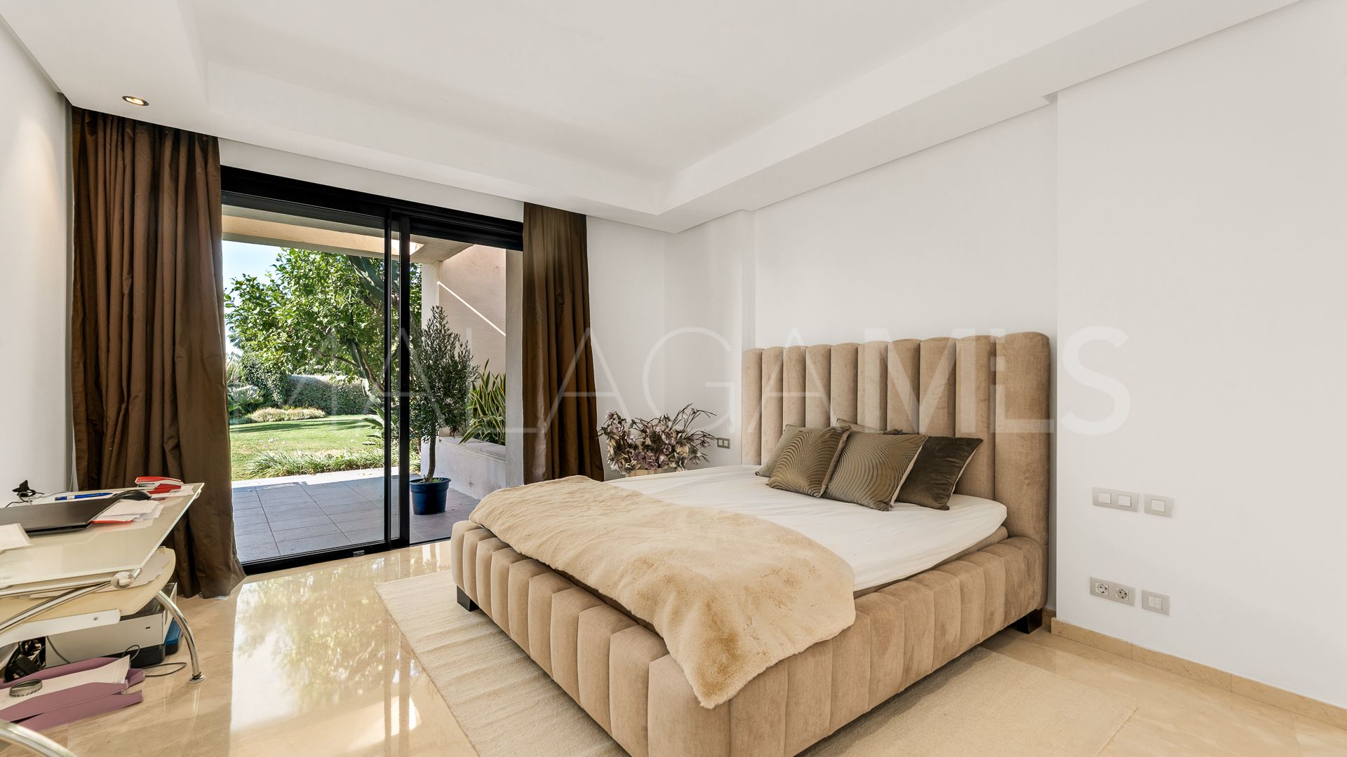 For sale ground floor apartment with 2 bedrooms in Marbella Golden Mile