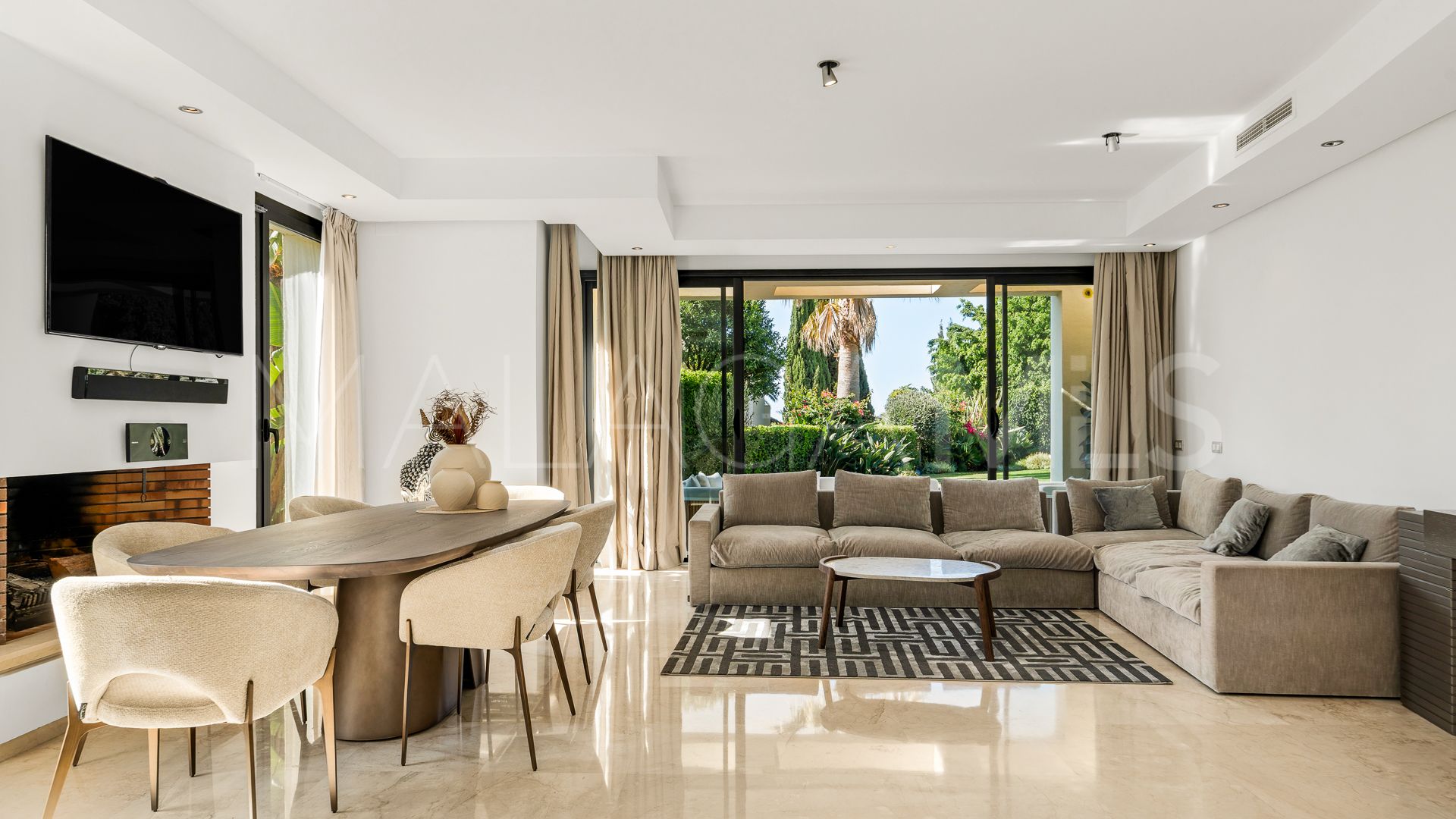 For sale ground floor apartment with 2 bedrooms in Marbella Golden Mile