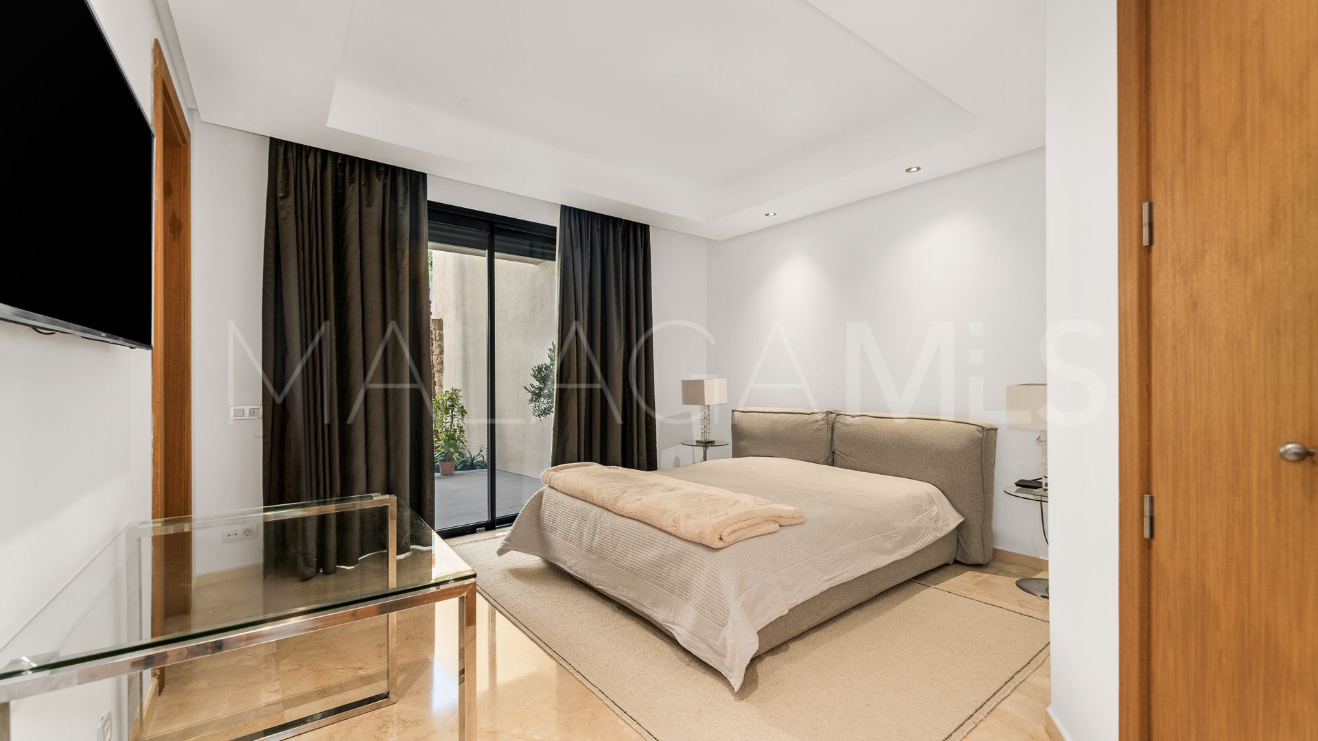 For sale ground floor apartment with 2 bedrooms in Marbella Golden Mile