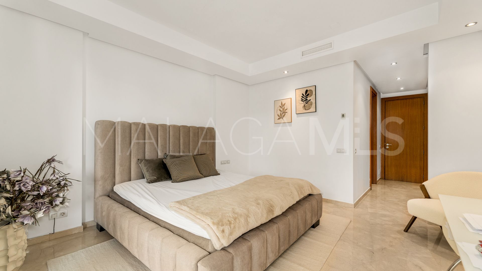For sale ground floor apartment with 2 bedrooms in Marbella Golden Mile