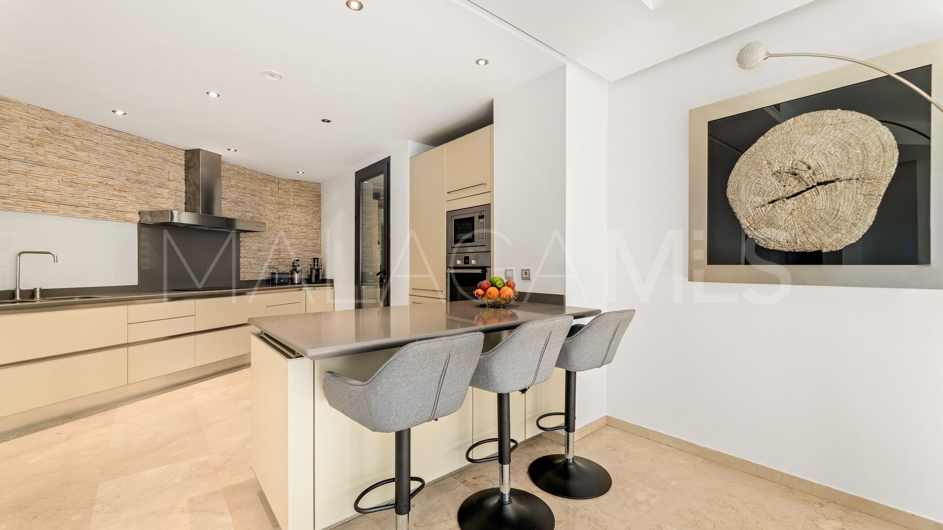 For sale ground floor apartment with 2 bedrooms in Marbella Golden Mile
