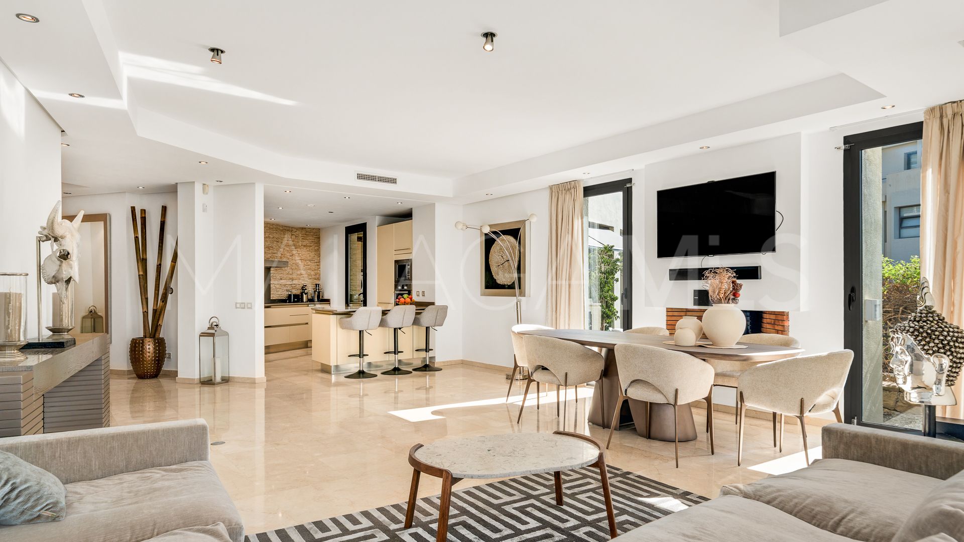 For sale ground floor apartment with 2 bedrooms in Marbella Golden Mile