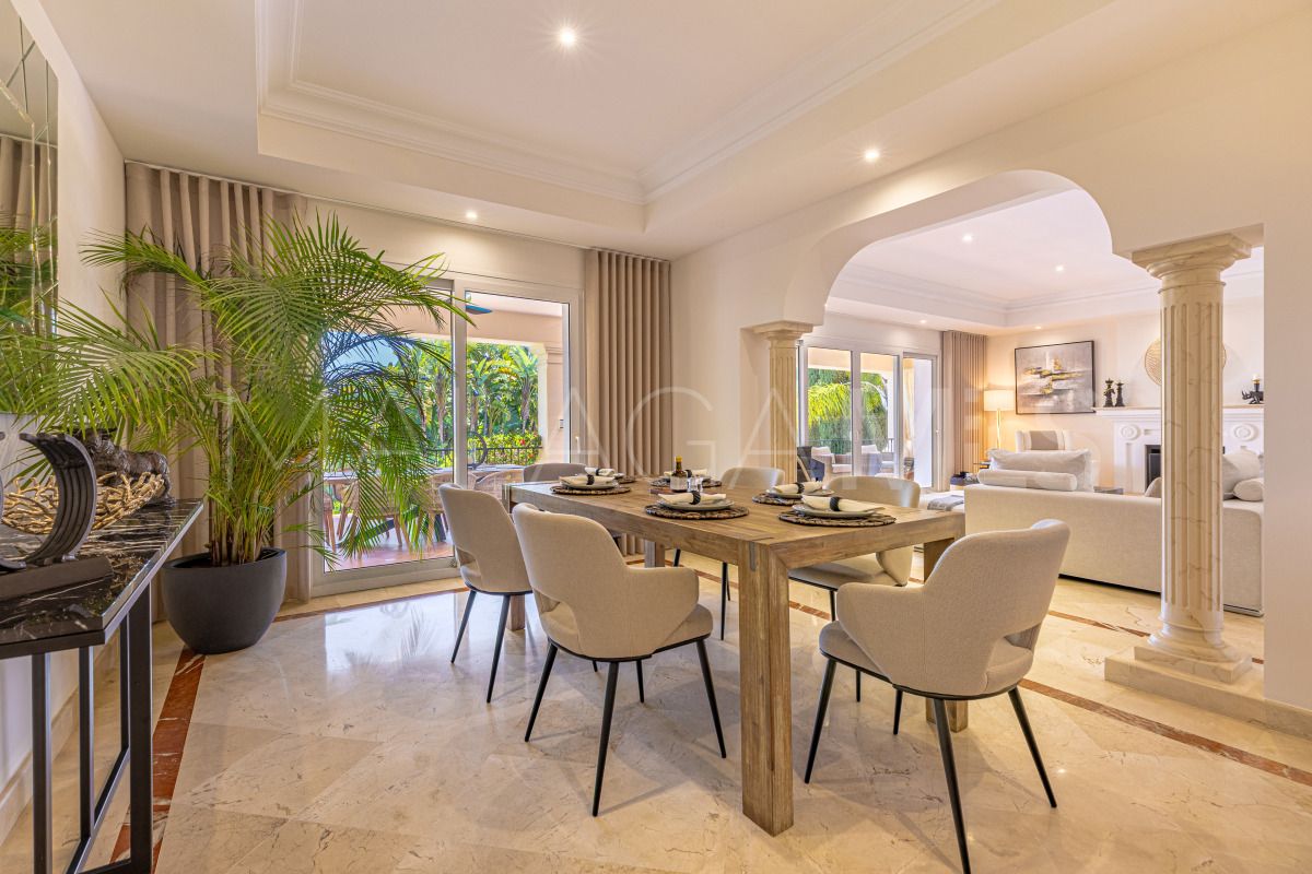 Villa for sale in Los Flamingos Golf with 6 bedrooms