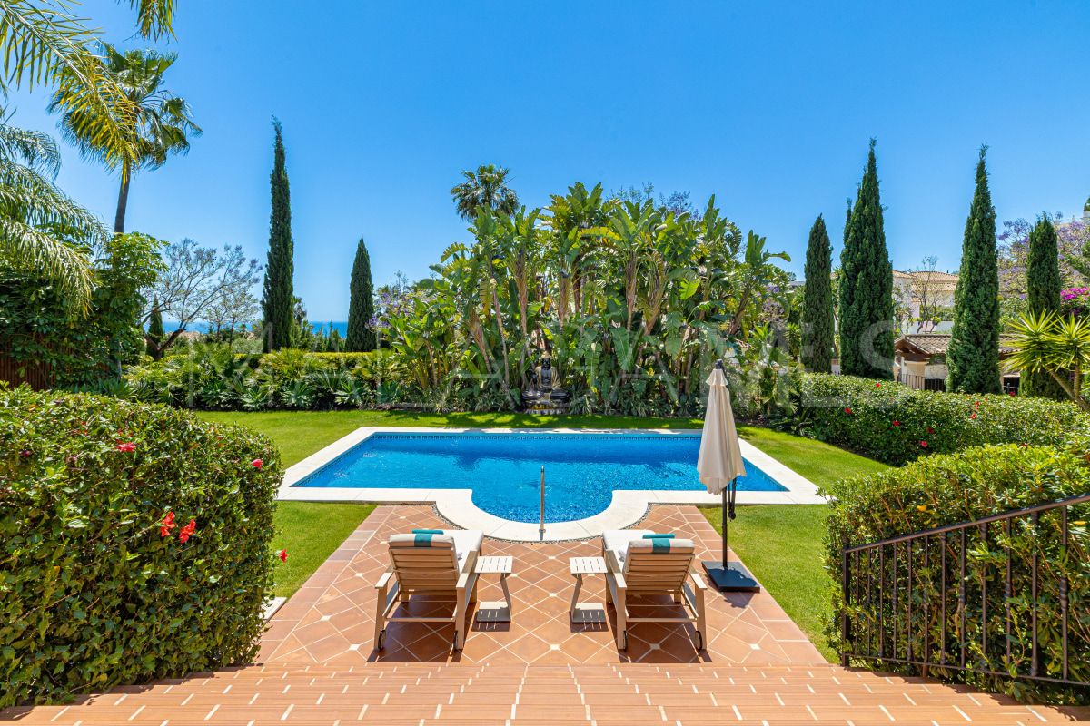 Villa for sale in Los Flamingos Golf with 6 bedrooms