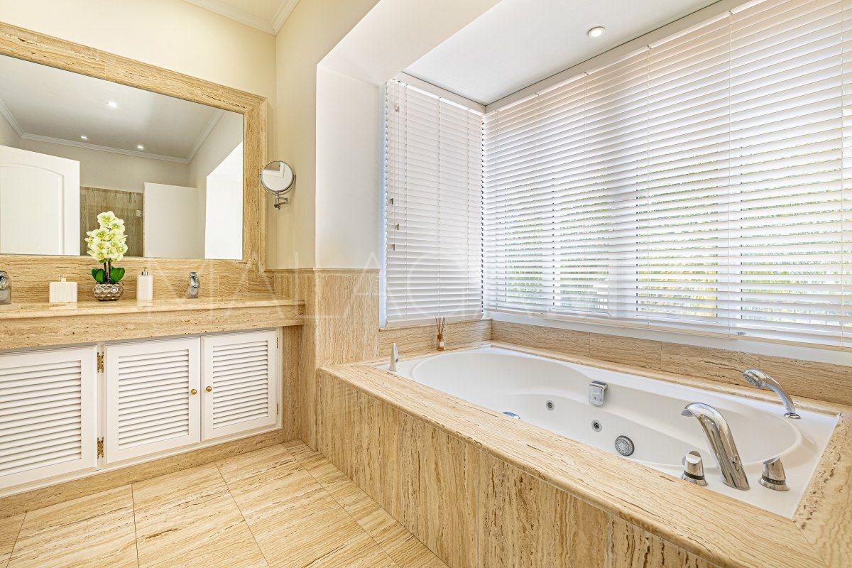 Villa for sale in Los Flamingos Golf with 6 bedrooms