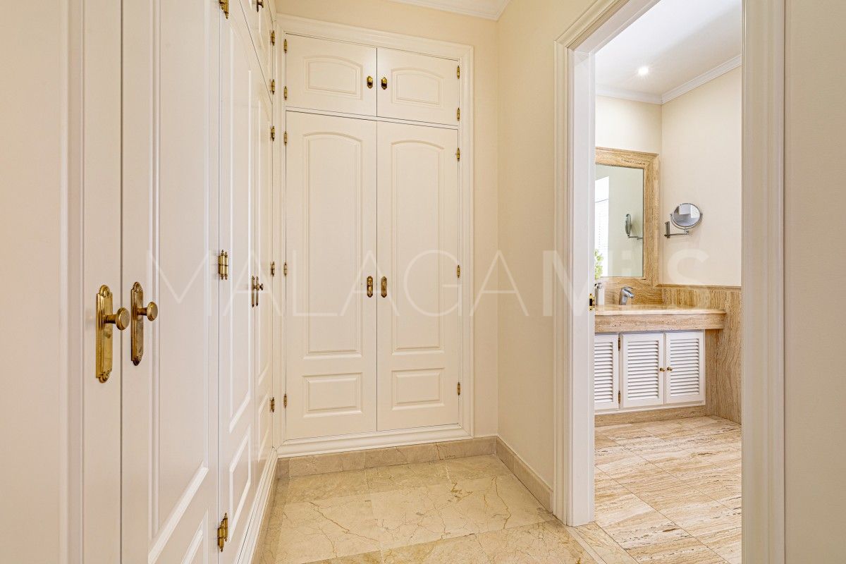 Villa for sale in Los Flamingos Golf with 6 bedrooms