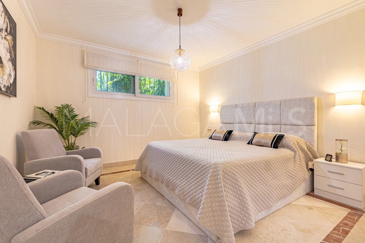 Villa for sale in Los Flamingos Golf with 6 bedrooms
