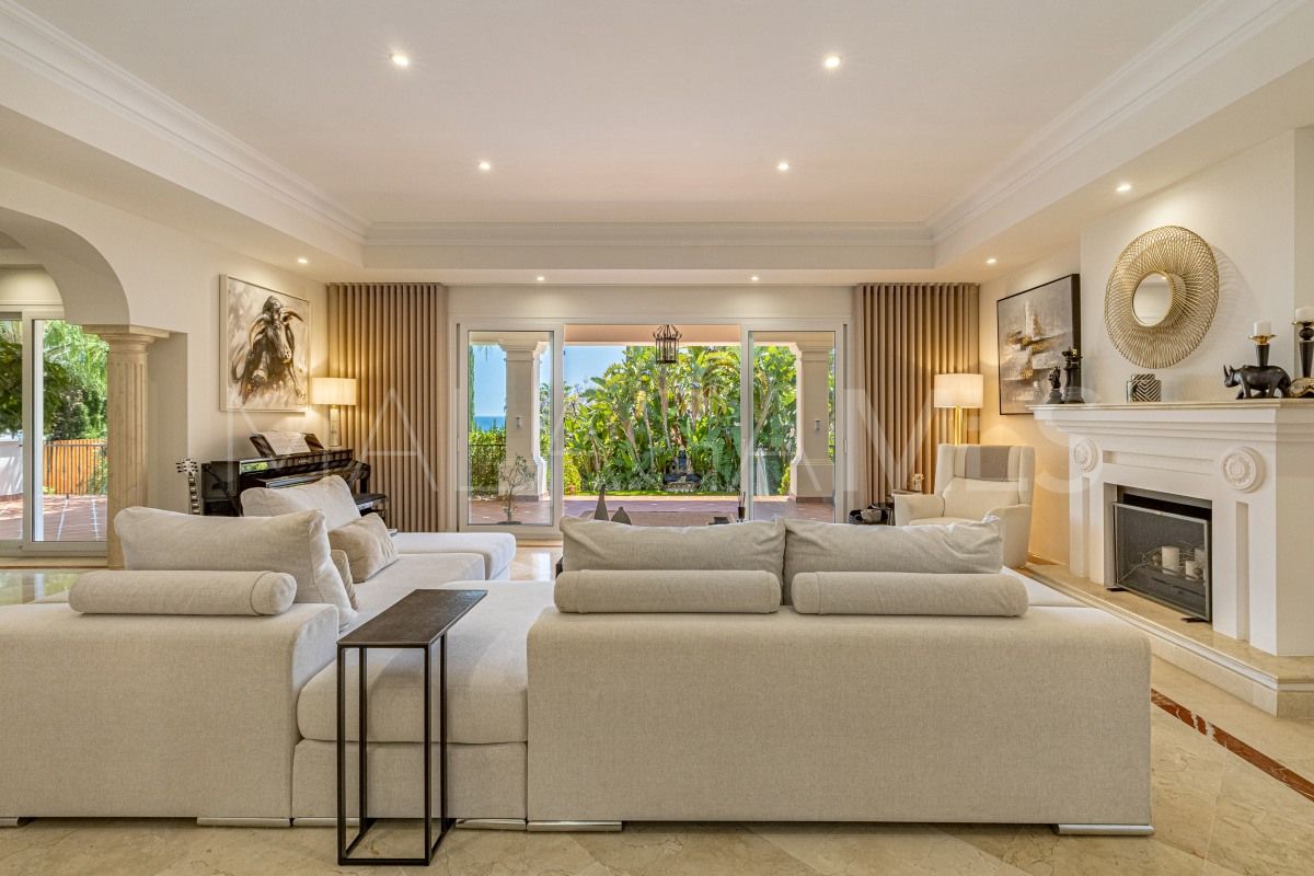 Villa for sale in Los Flamingos Golf with 6 bedrooms