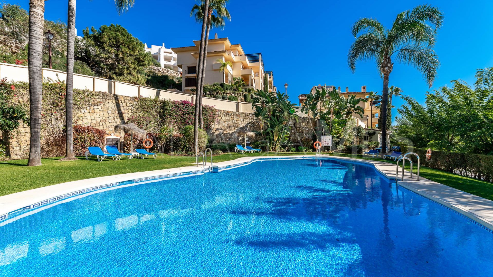 Appartement terrasse for sale in Benahavis