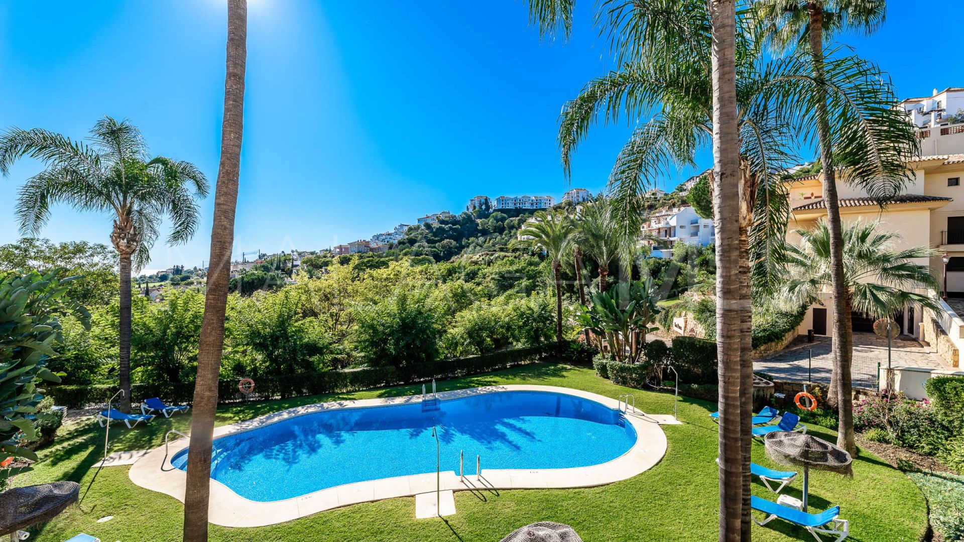 Appartement terrasse for sale in Benahavis