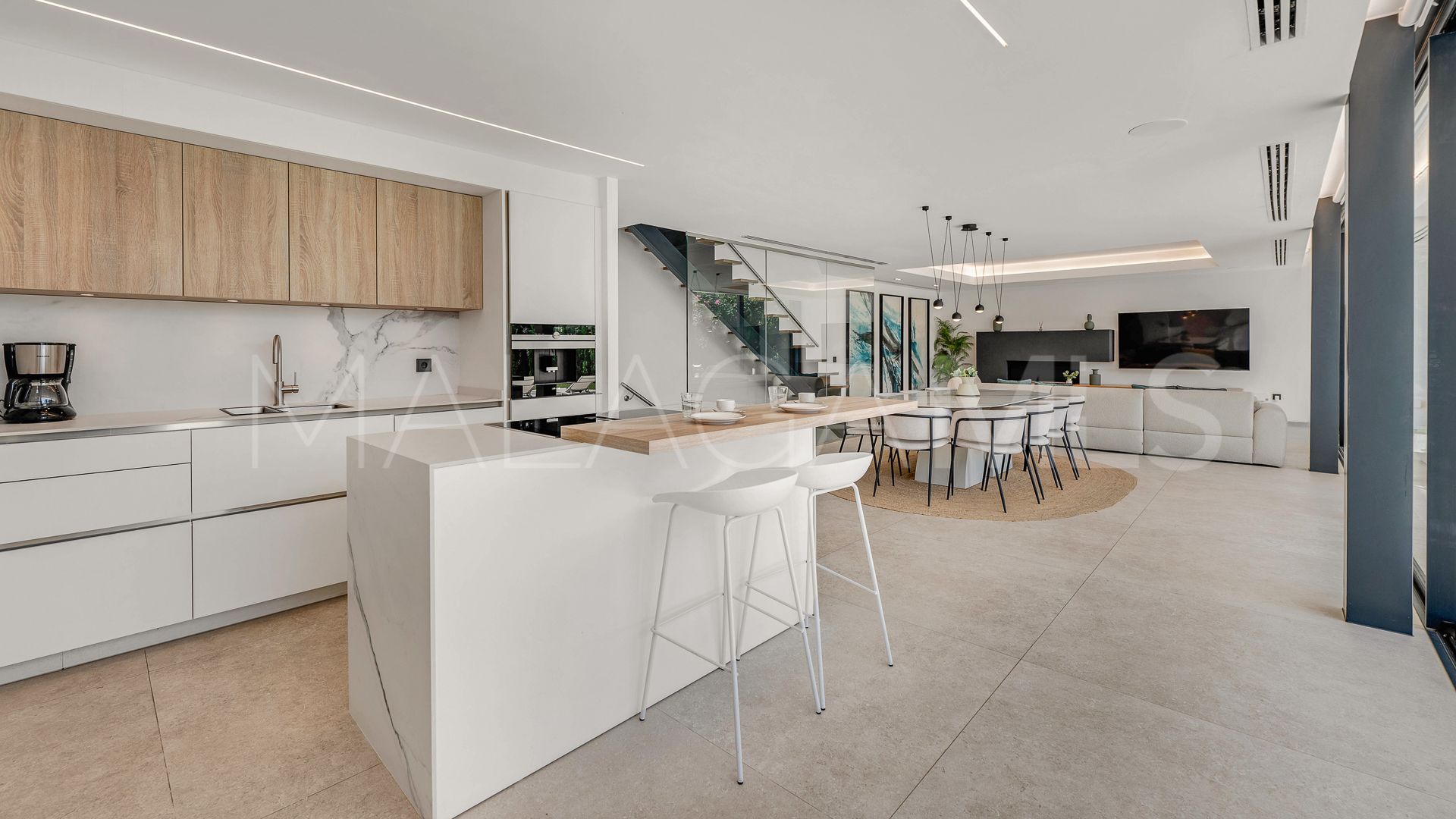 Buy villa in Cabopino