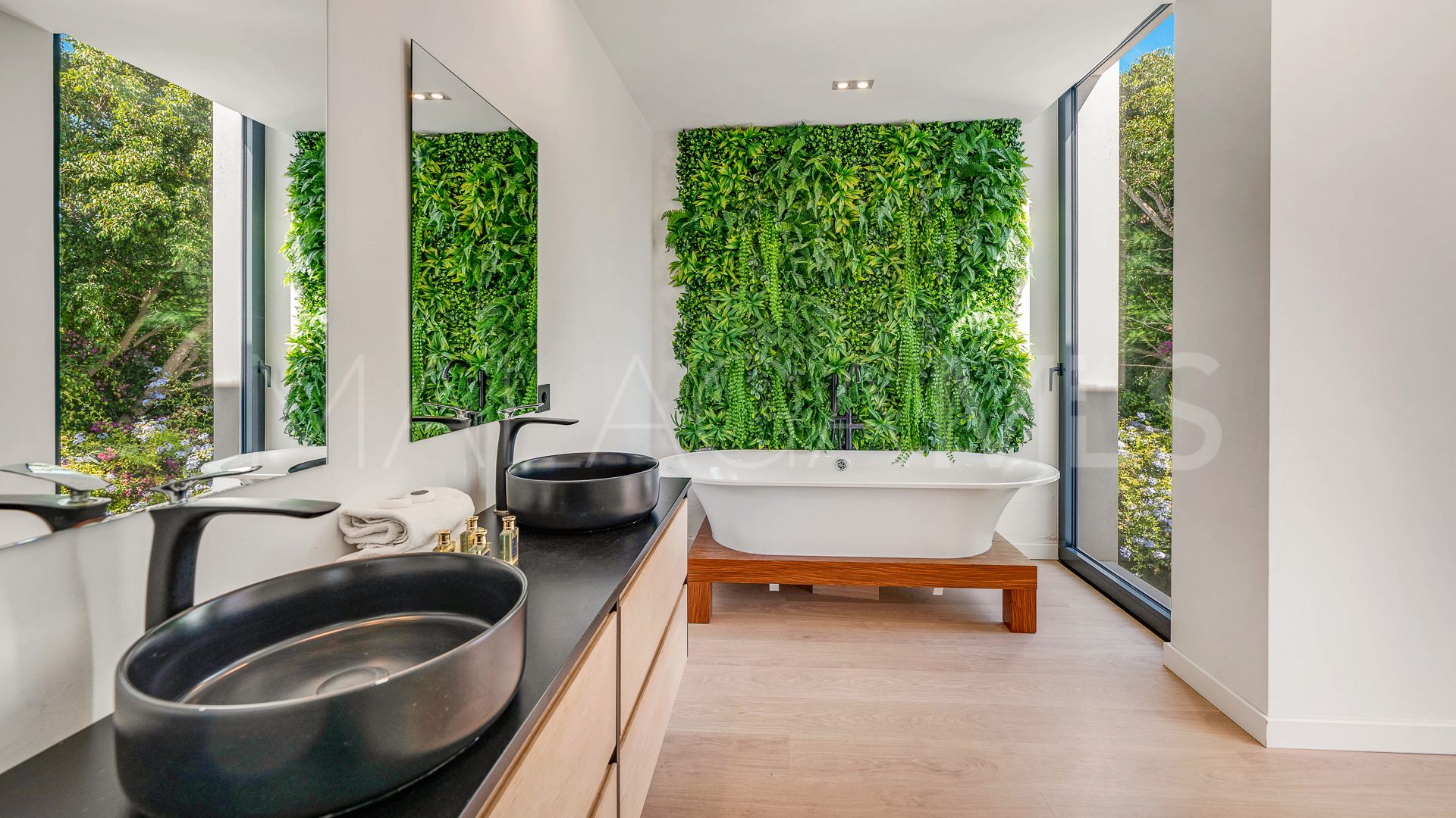 Buy villa in Cabopino